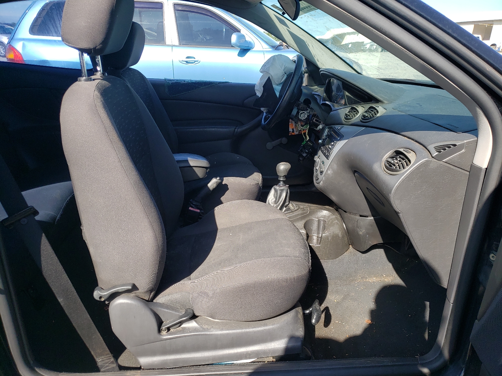 Photo 5 from auction – 2004 FORD FOCUS ZX3 with VIN 3FAFP31344R117060