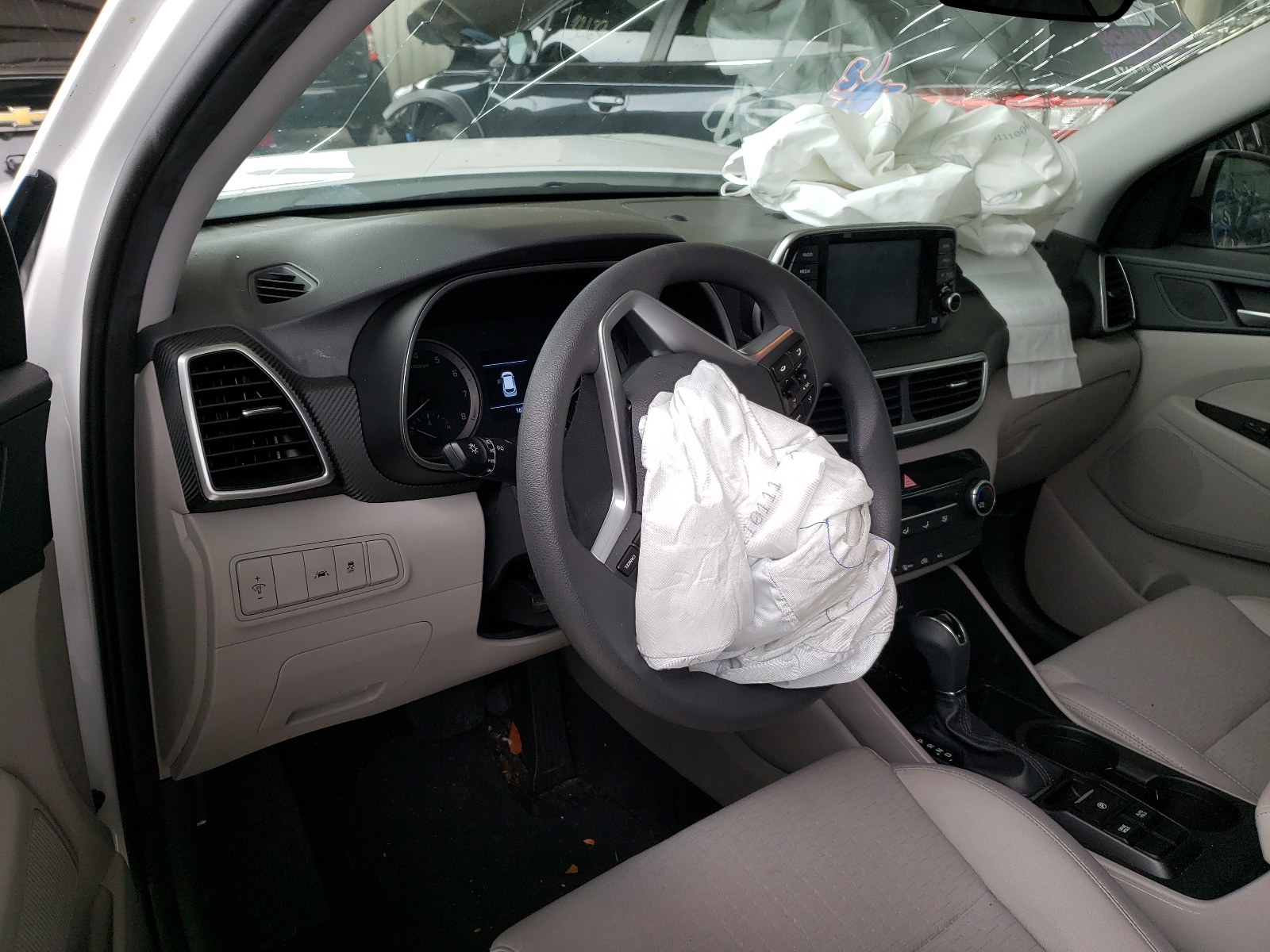 Photo 9 from auction – 2020 HYUNDAI TUCSON SE with VIN KM8J23A40LU225397