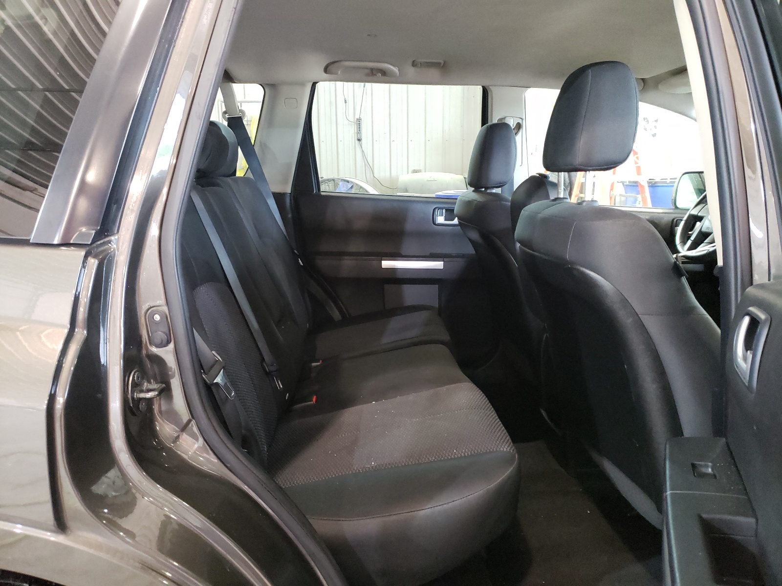 Photo 6 from auction – 2011 MITSUBISHI ENDEAVOR L with VIN 4A4JN2AS3BE030643