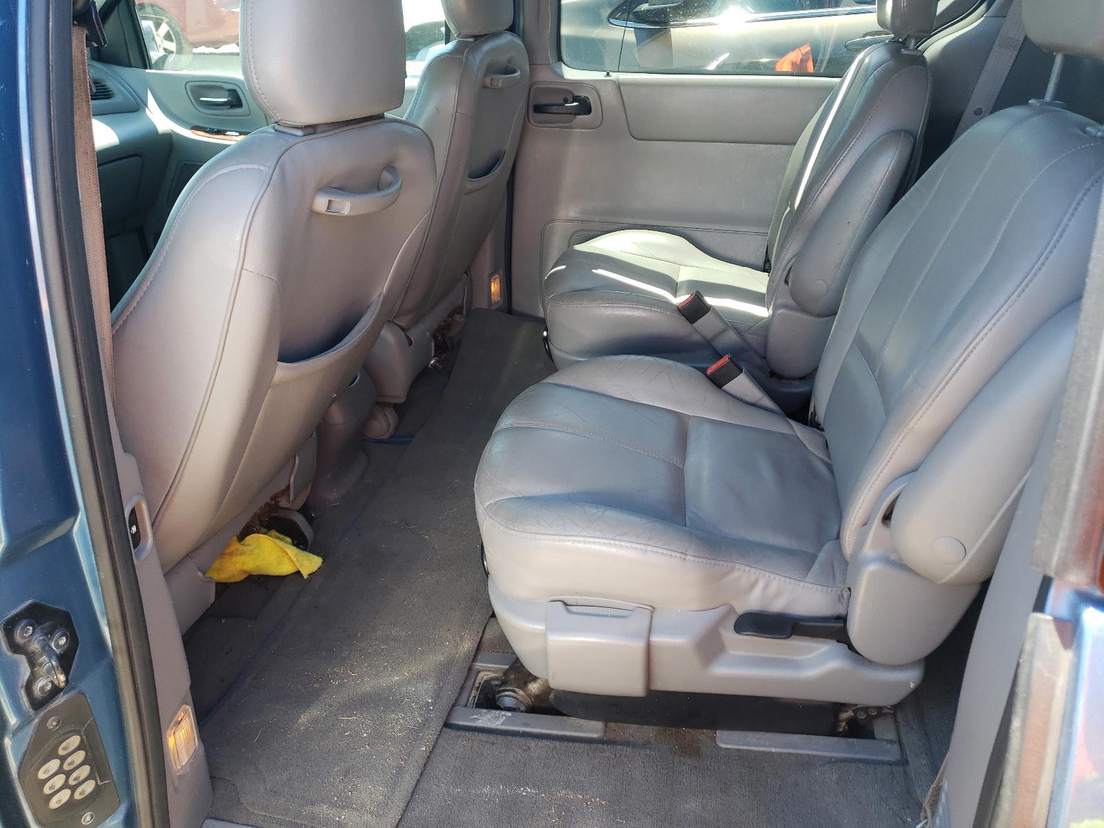 Photo 6 from auction – 2002 FORD WINDSTAR S with VIN 2FMZA534X2BA40387