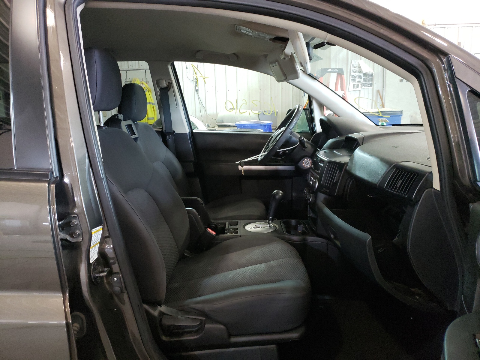 Photo 5 from auction – 2011 MITSUBISHI ENDEAVOR L with VIN 4A4JN2AS3BE030643