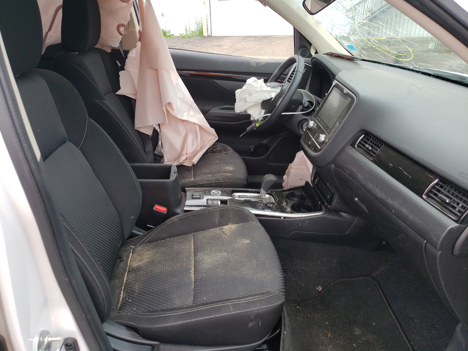 Photo 5 from auction – 2020 MITSUBISHI OUTLANDER with VIN JA4AZ2A32LZ602178