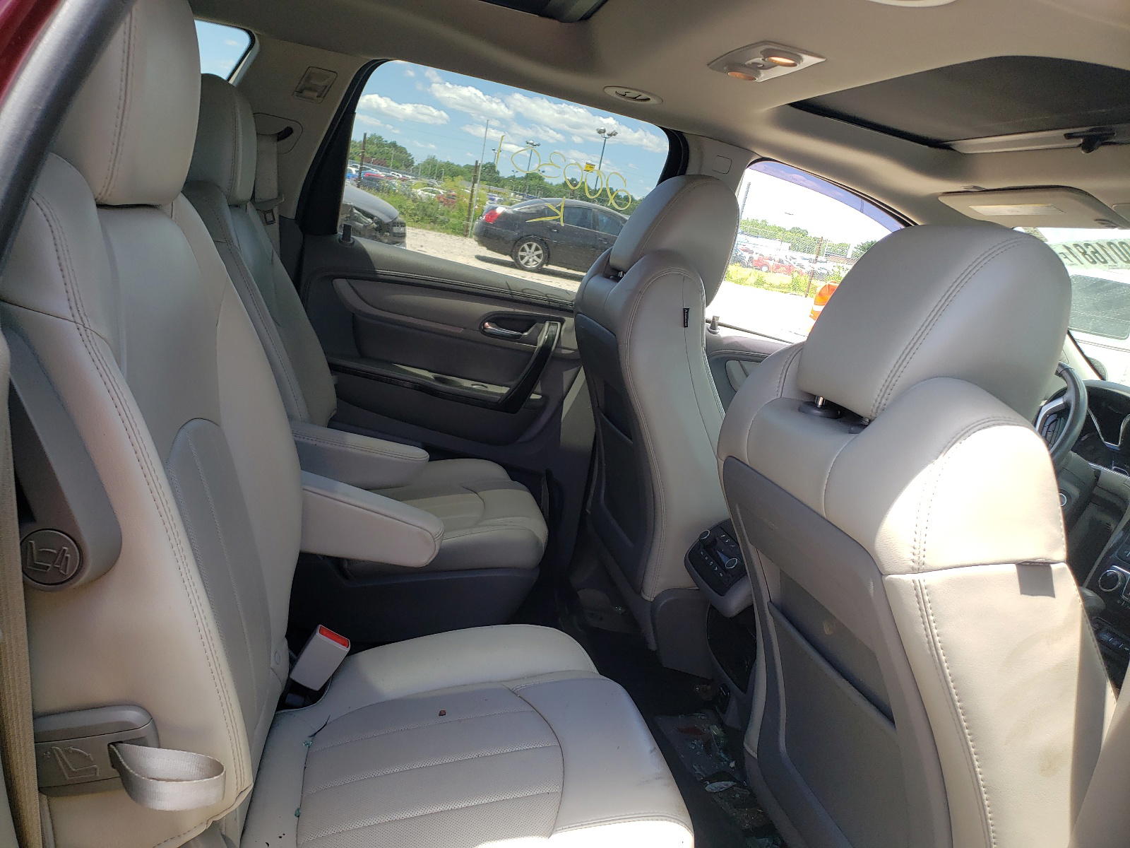 Photo 6 from auction – 2015 CHEVROLET TRAVERSE L with VIN 1GNKVJKD1FJ200301