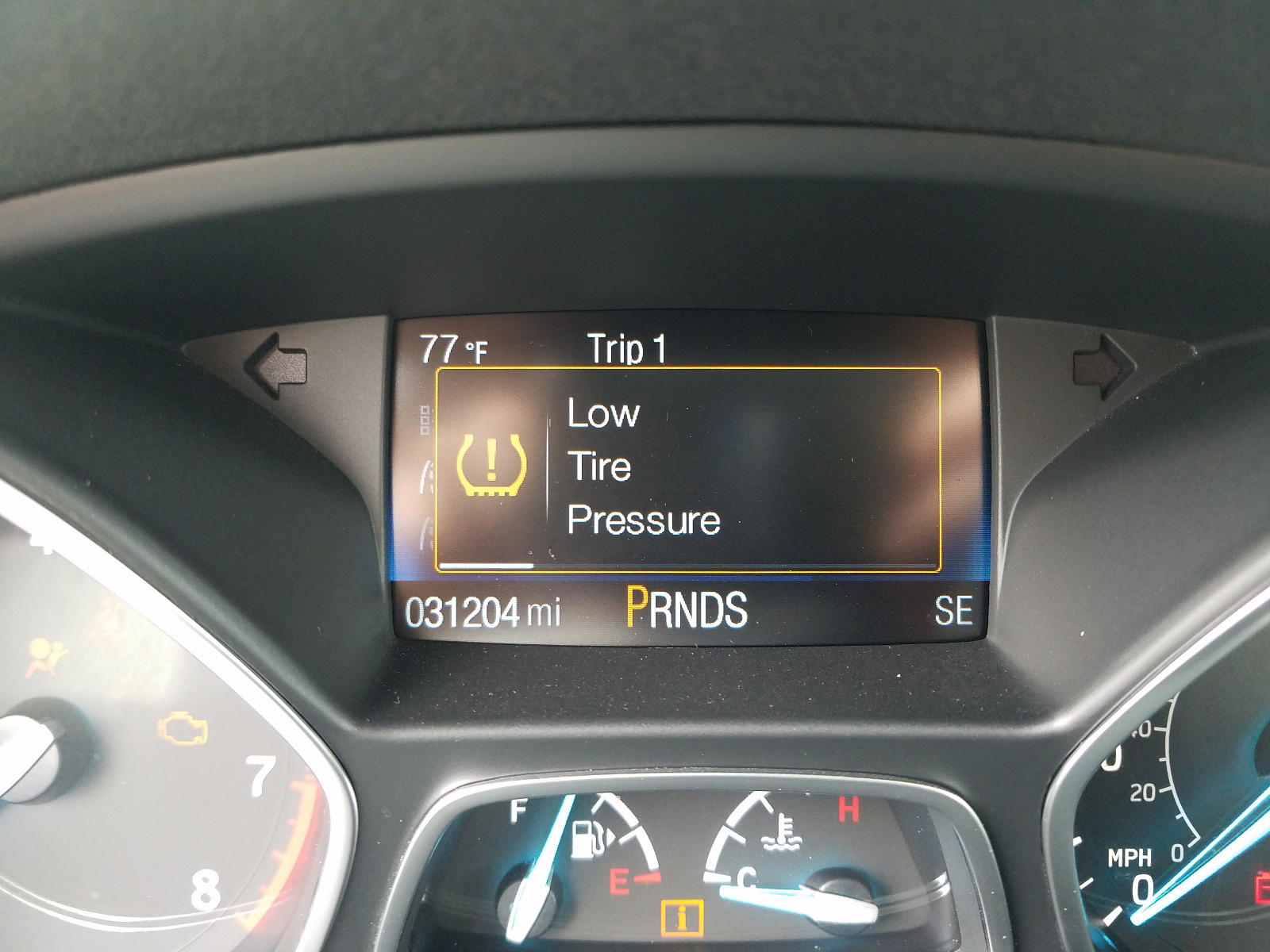 Photo 8 from auction – 2018 FORD ESCAPE SE with VIN 1FMCU9GD3JUB12943