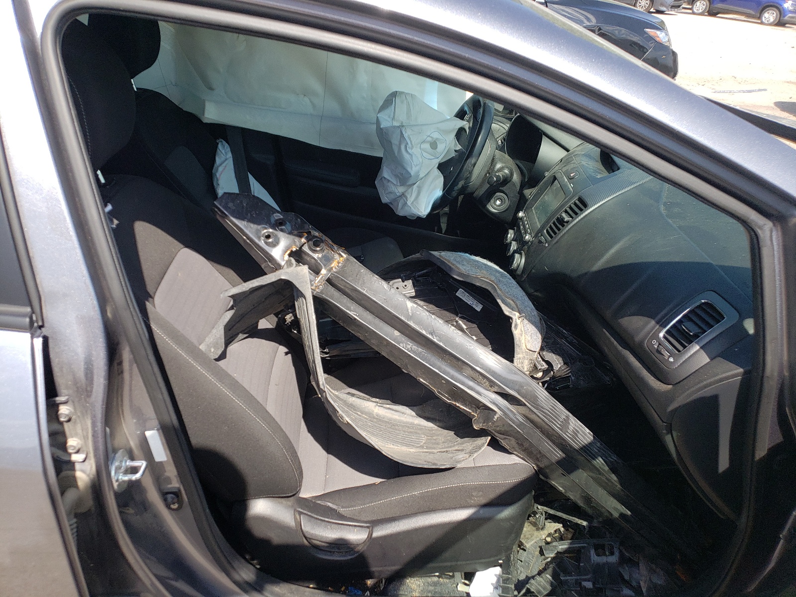 Photo 5 from auction – 2018 KIA FORTE LX with VIN 3KPFL4A7XJE250617