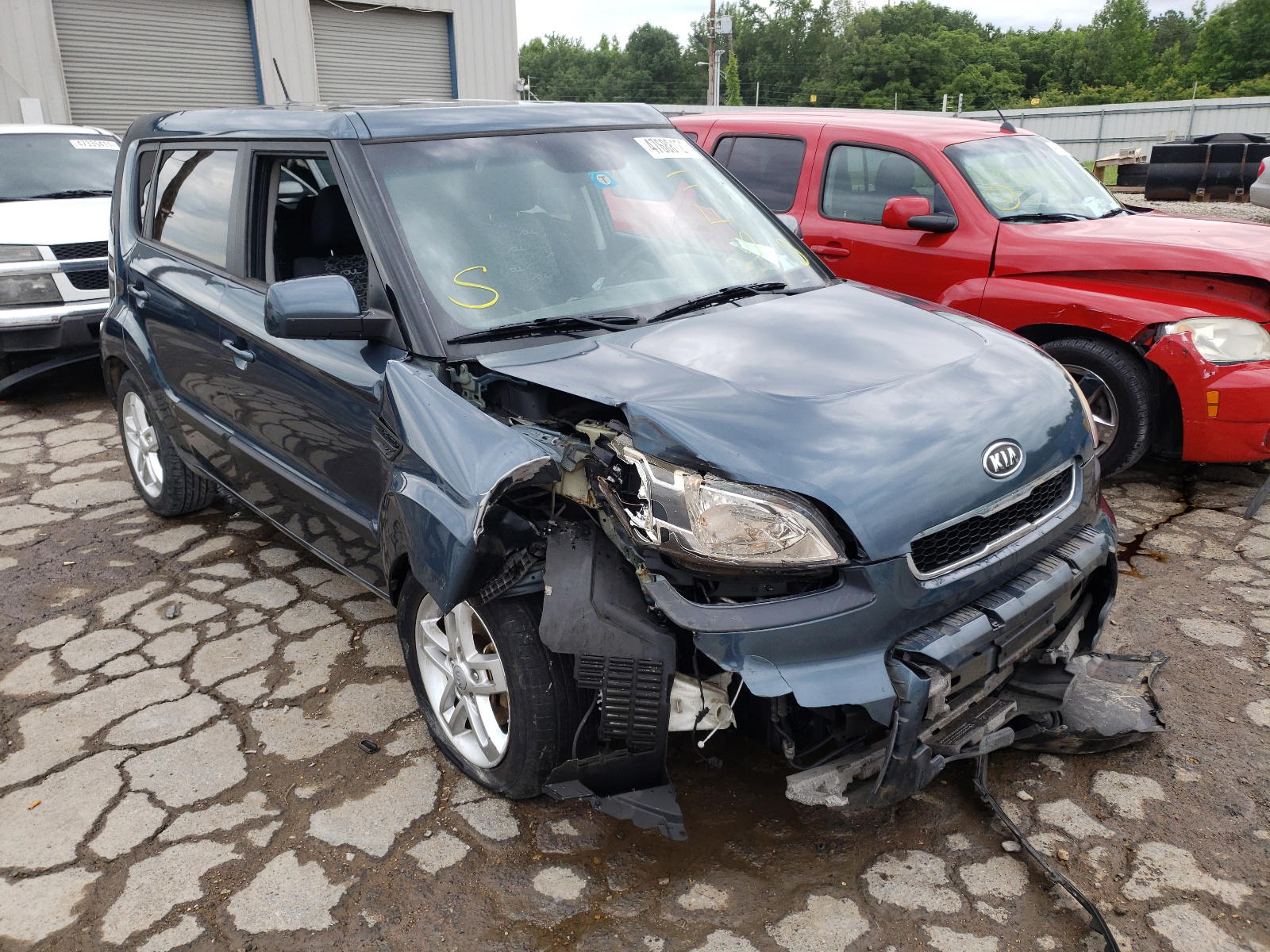 KIA SOUL + 2011 with VIN KNDJT2A21B7348830 - Photo from auction