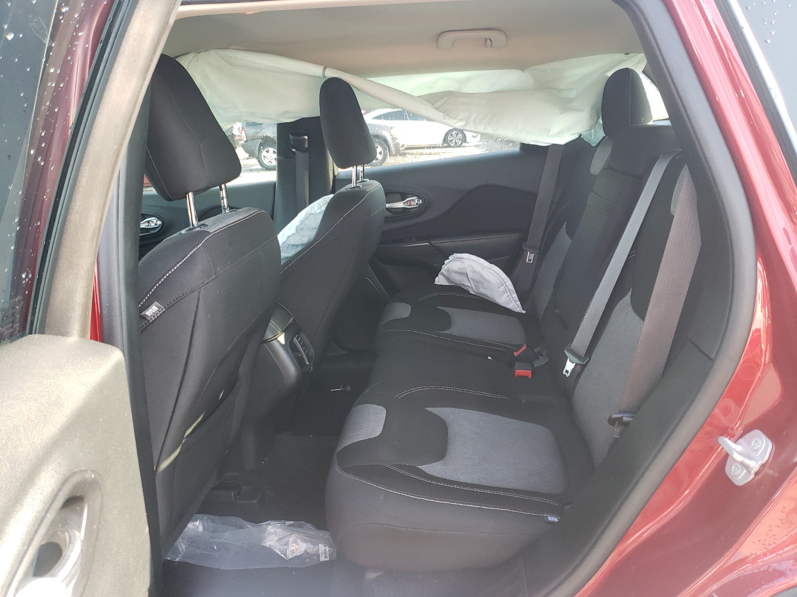 Photo 6 from auction – 2015 JEEP CHEROKEE S with VIN 1C4PJLAB2FW669972