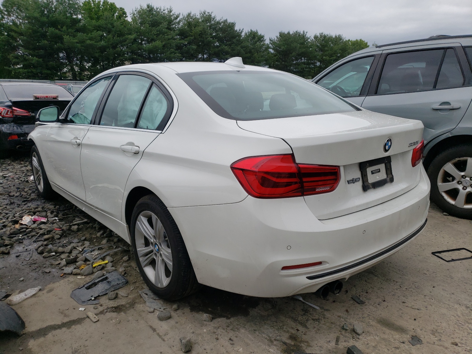 صورة رقم 3 من المزاد - 2017 BMW 330 XI مع VIN WBA8D9C35HA005425
