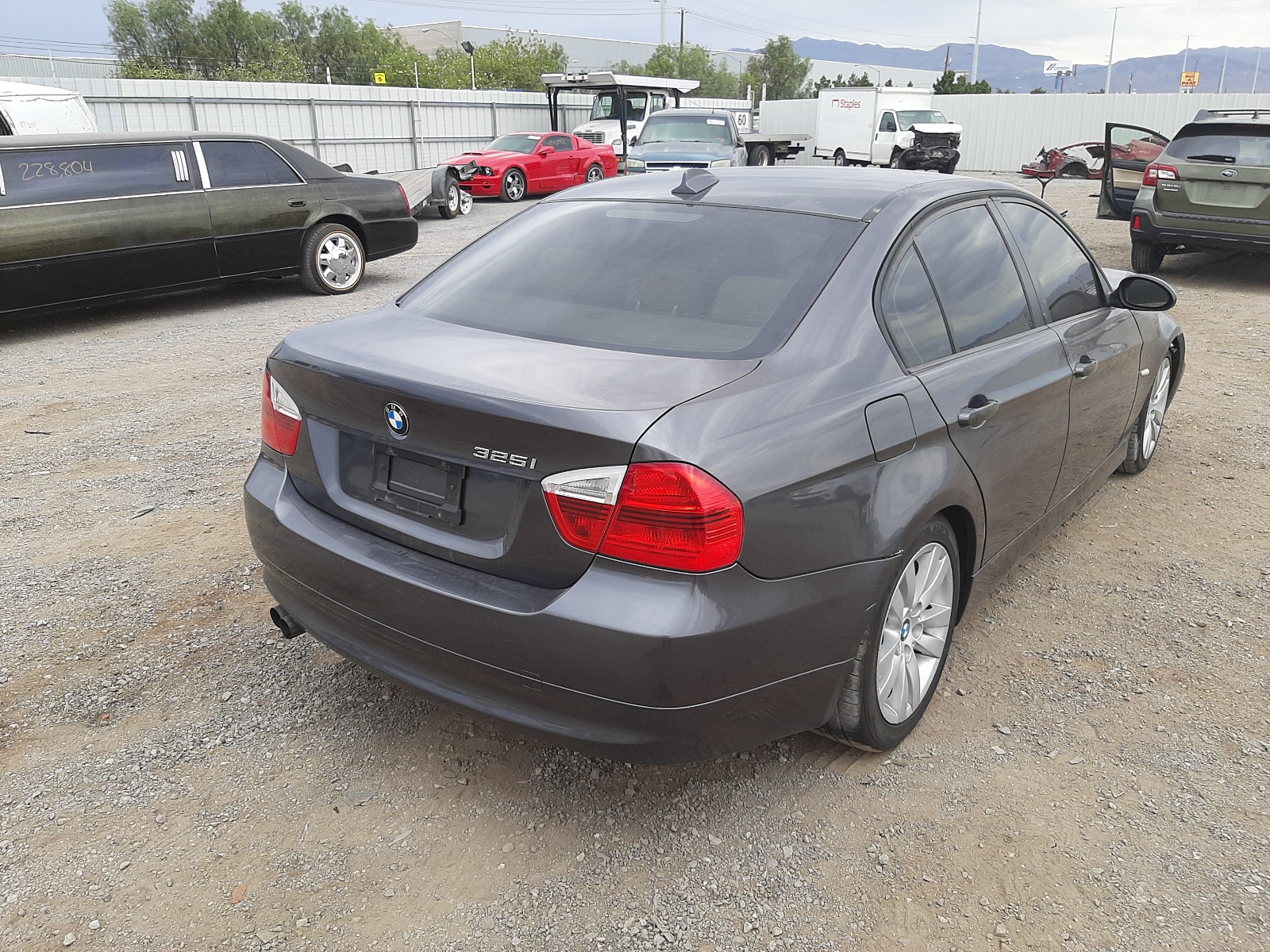 Photo 4 from auction – 2006 BMW 325 I AUTO with VIN WBAVB17566NK30626