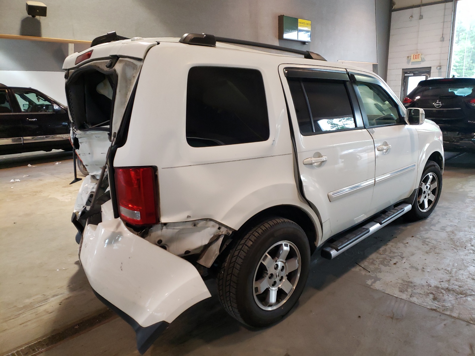 Photo 4 from auction – 2010 HONDA PILOT TOUR with VIN 5FNYF3H81AB001027