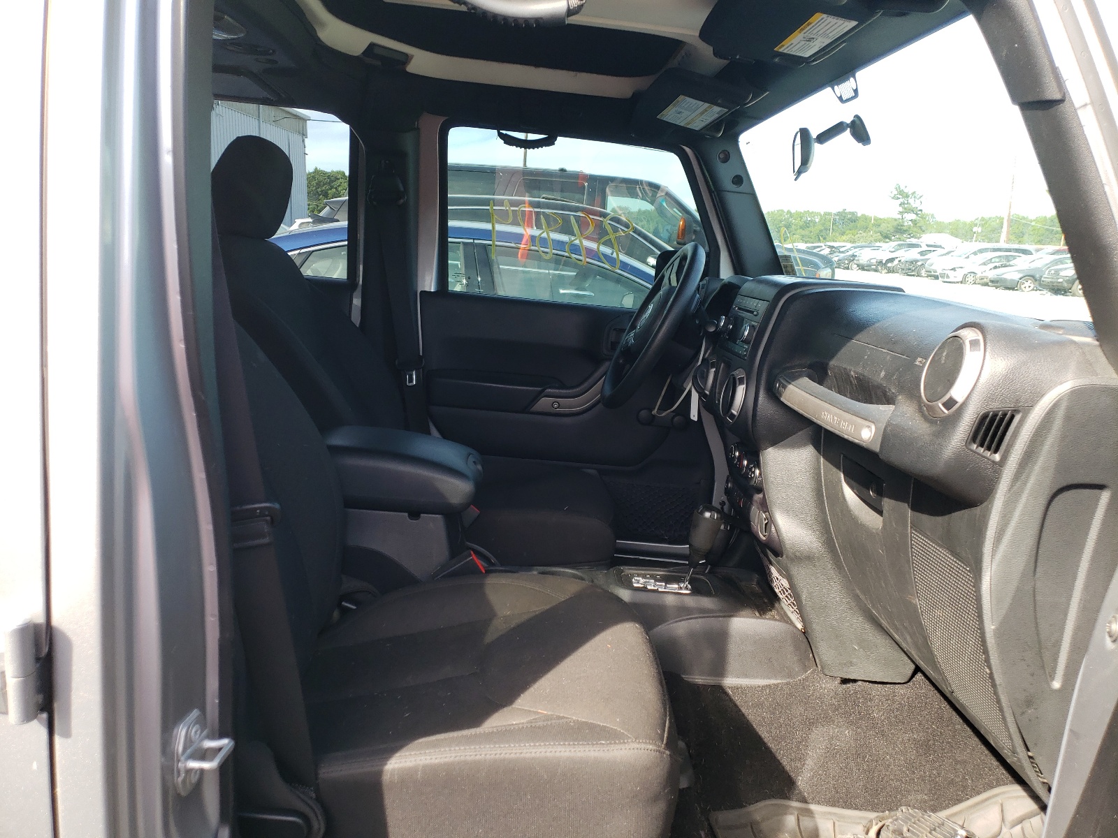 Photo 5 from auction – 2015 JEEP WRANGLER U with VIN 1C4BJWDG8FL768235