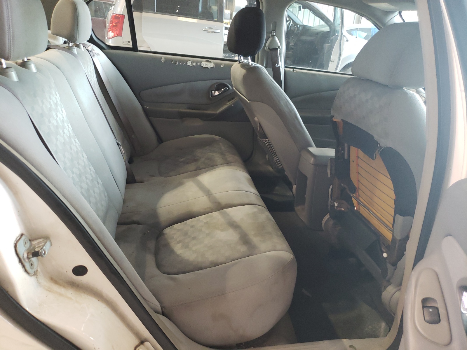 Photo 6 from auction – 2005 CHEVROLET MALIBU LS with VIN 1G1ZT52815F230514