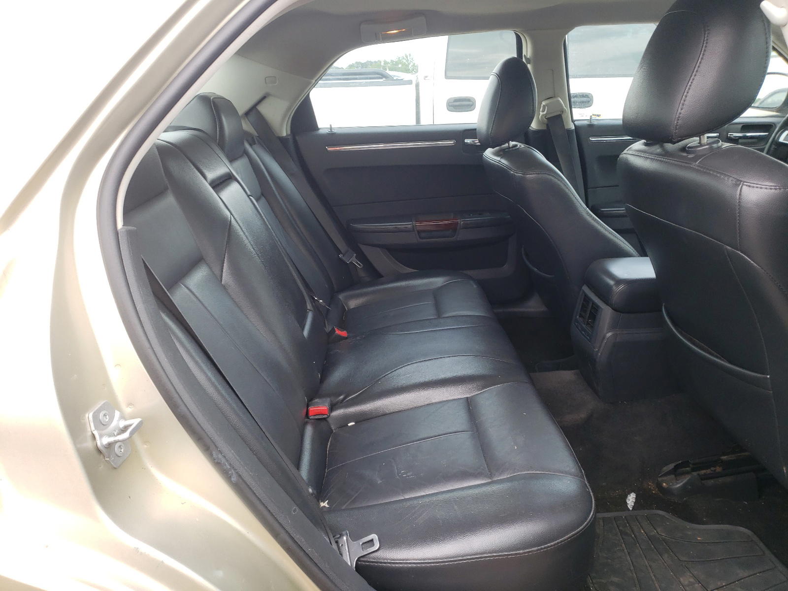 Photo 6 from auction – 2010 CHRYSLER 300 LIMITE with VIN 2C3CA3CV1AH184658