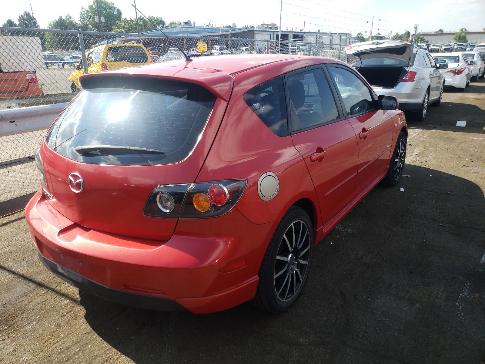 Photo 4 from auction – 2005 MAZDA 3 HATCHBAC with VIN JM1BK343551253468