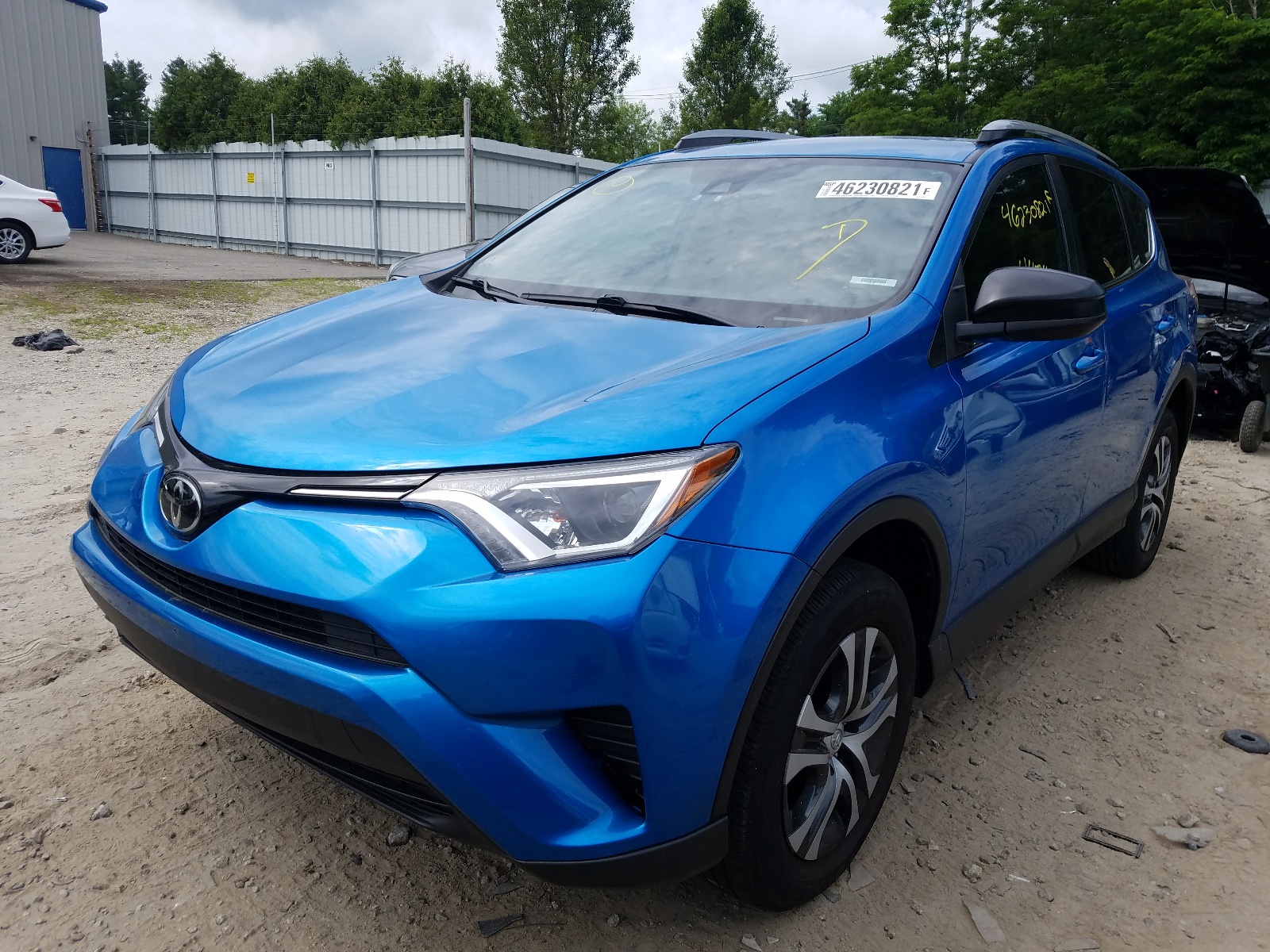 Photo 2 from auction – 2018 TOYOTA RAV4 LE with VIN JTMZFREV5JJ167626