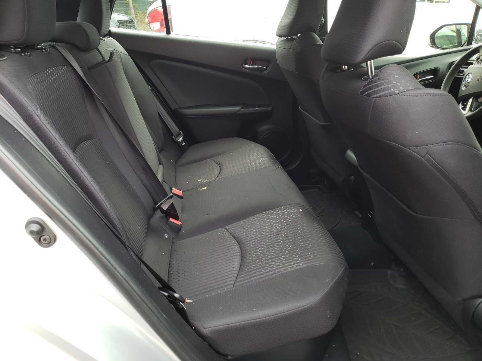 Photo 6 from auction – 2017 TOYOTA PRIUS with VIN JTDKARFU2H3033919