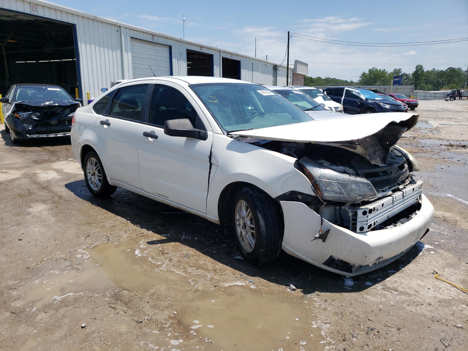 FORD FOCUS SE 2011 with VIN 1FAHP3FN8BW158756 - Photo from auction