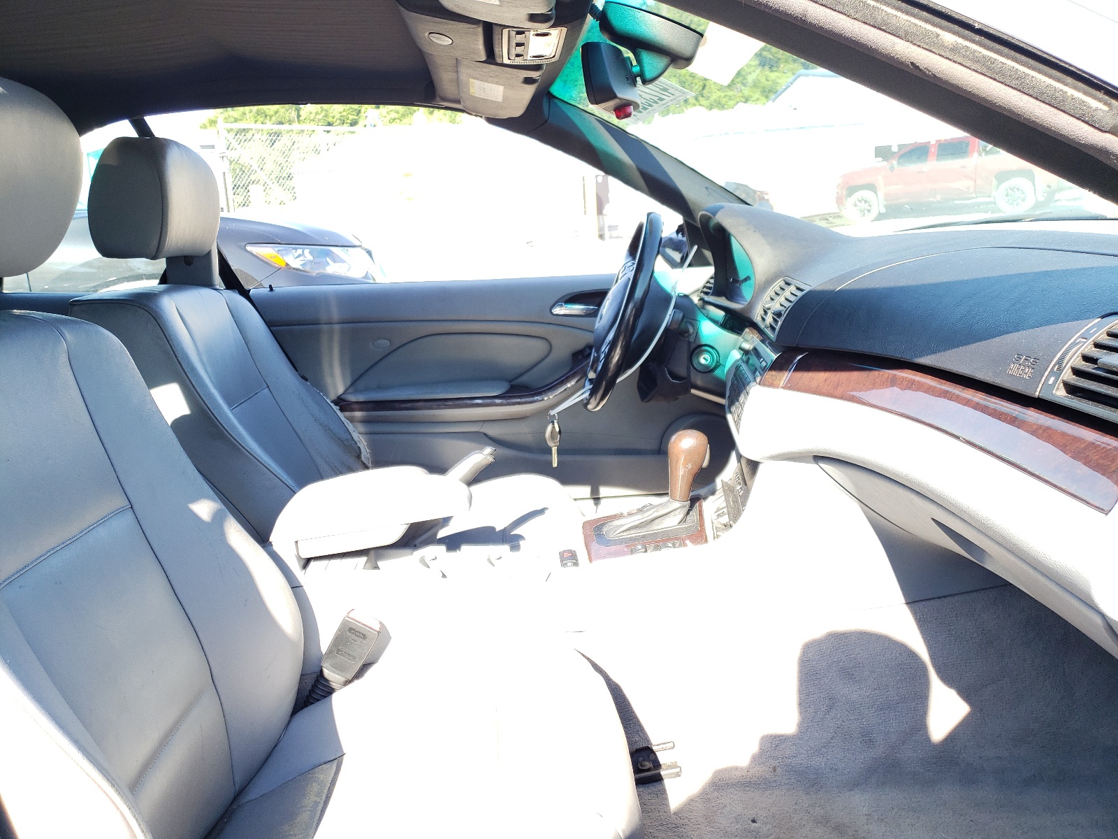 Photo 5 from auction – 2004 BMW 325 CI with VIN WBABW33454PL31223