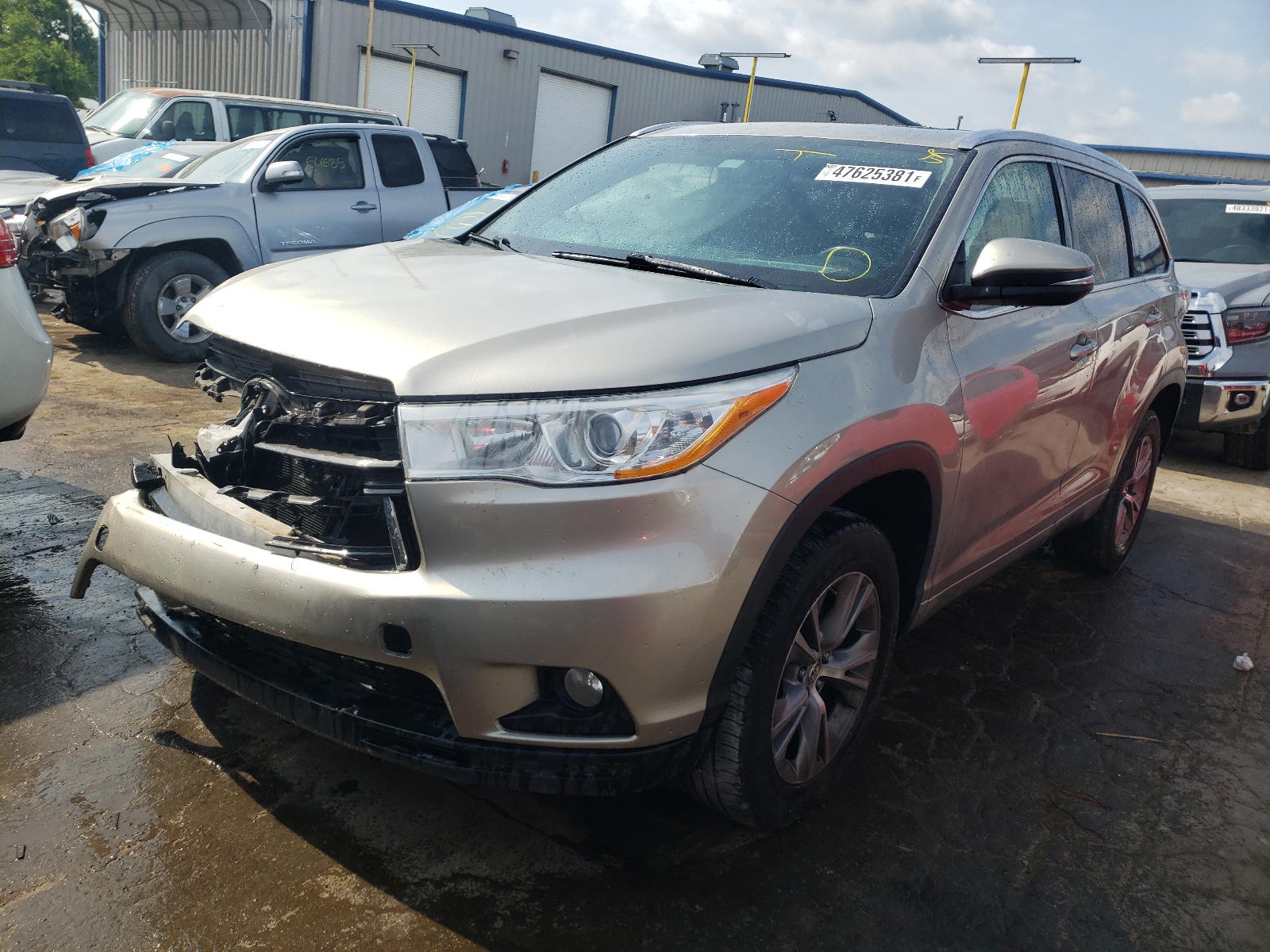 Photo 2 from auction – 2014 TOYOTA HIGHLANDER with VIN 5TDKKRFH7ES021727