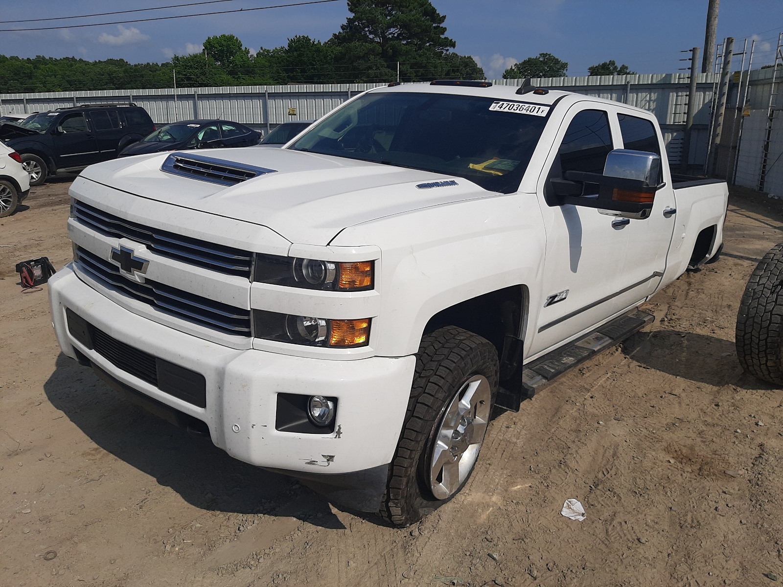 Photo 2 from auction – 2018 CHEVROLET SILVERADO with VIN 1GC1KVEY0JF149601