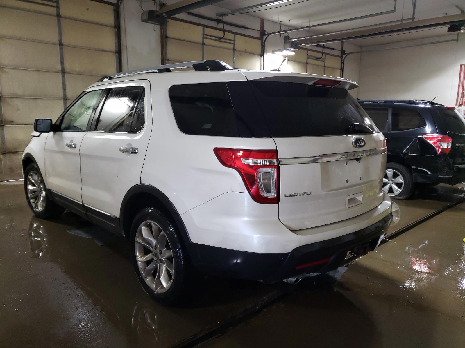 Photo 3 from auction – 2011 FORD EXPLORER L with VIN 1FMHK8F83BGA66881