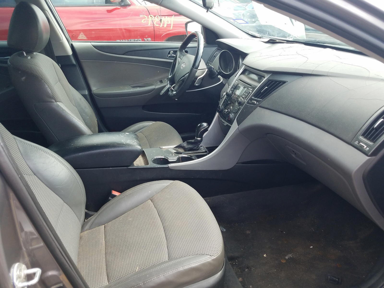 Photo 5 from auction – 2011 HYUNDAI SONATA SE with VIN 5NPEC4AC6BH099748