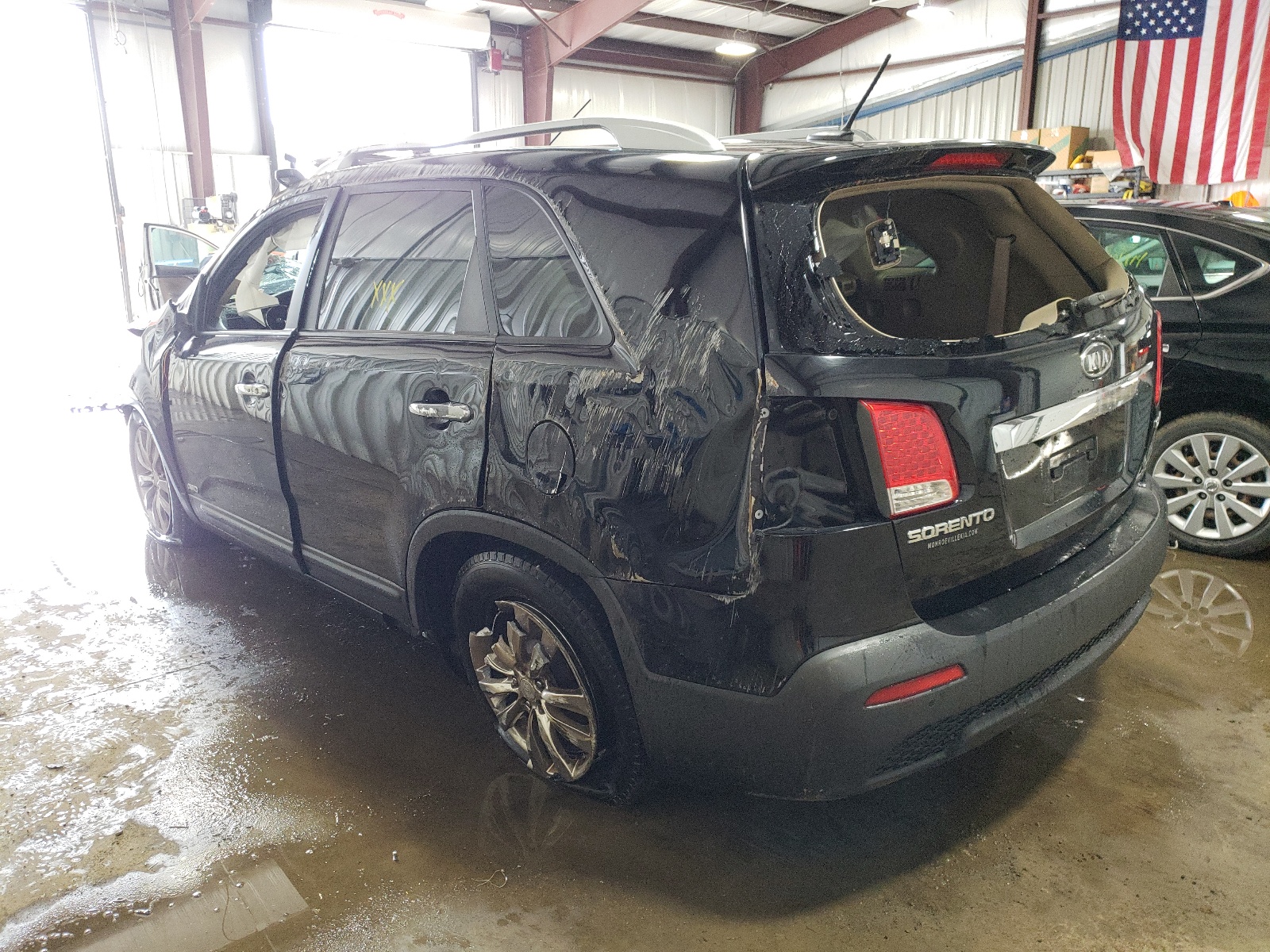Photo 3 from auction – 2011 KIA SORENTO EX with VIN 5XYKUDA24BG090349