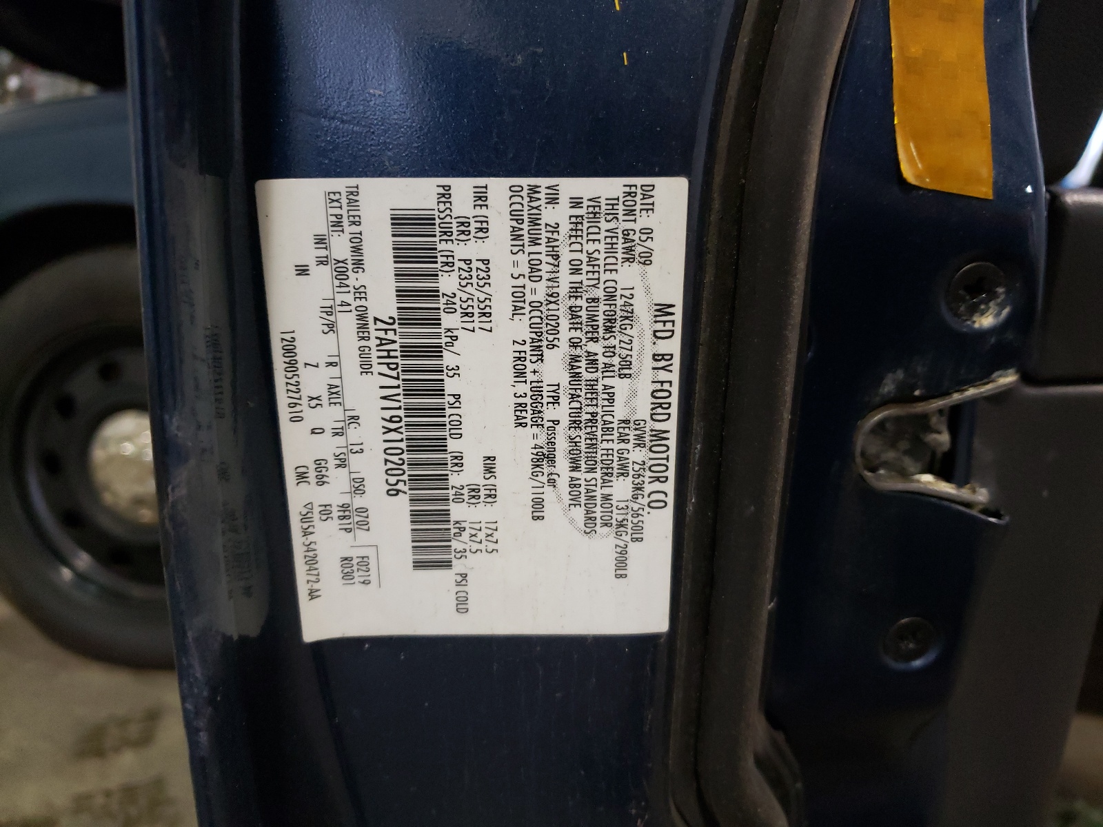 Photo 10 from auction – 2009 FORD CROWN VICT with VIN 2FAHP71V19X102056