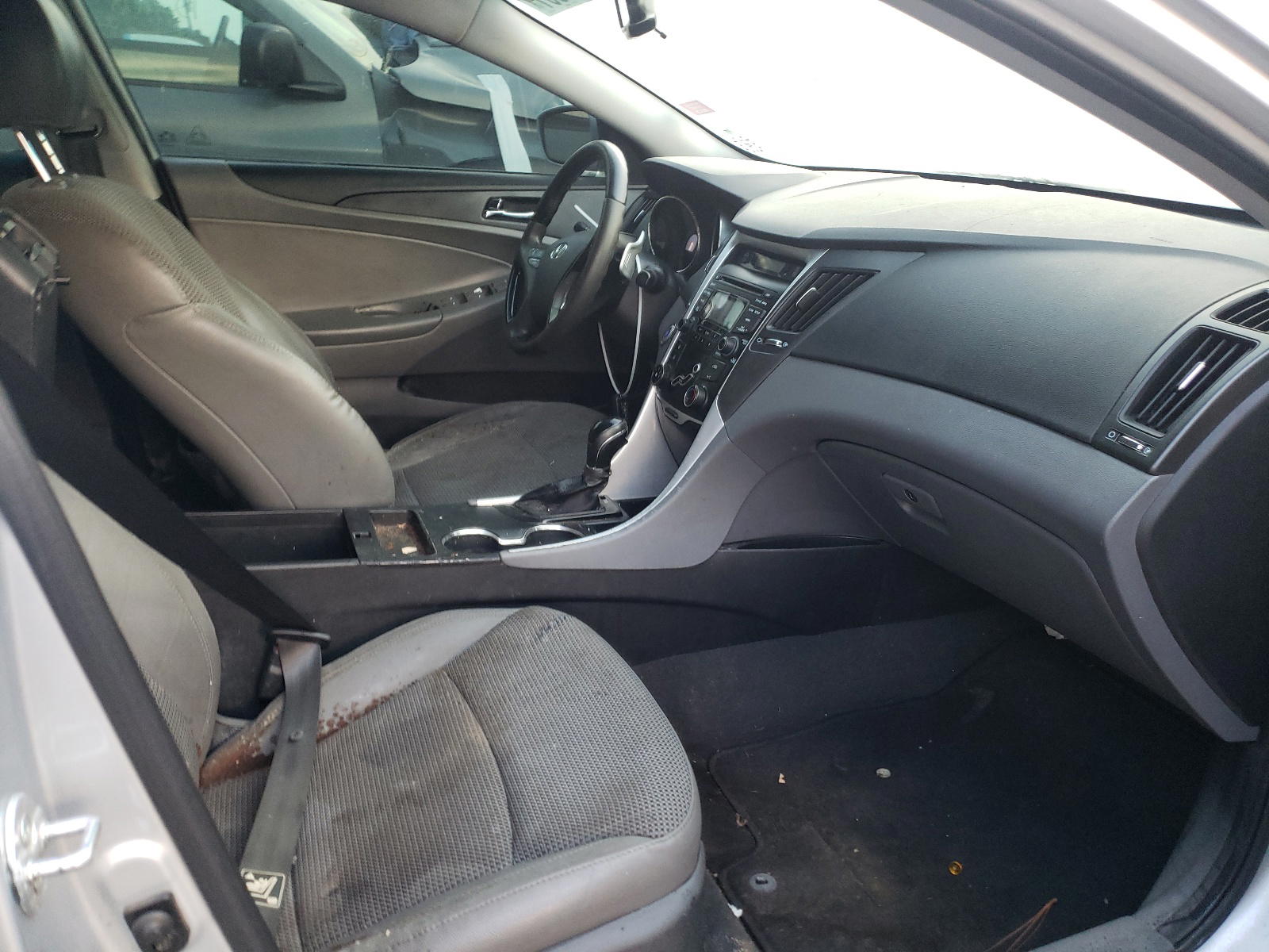 Photo 5 from auction – 2012 HYUNDAI SONATA SE with VIN 5NPEC4AC1CH427305