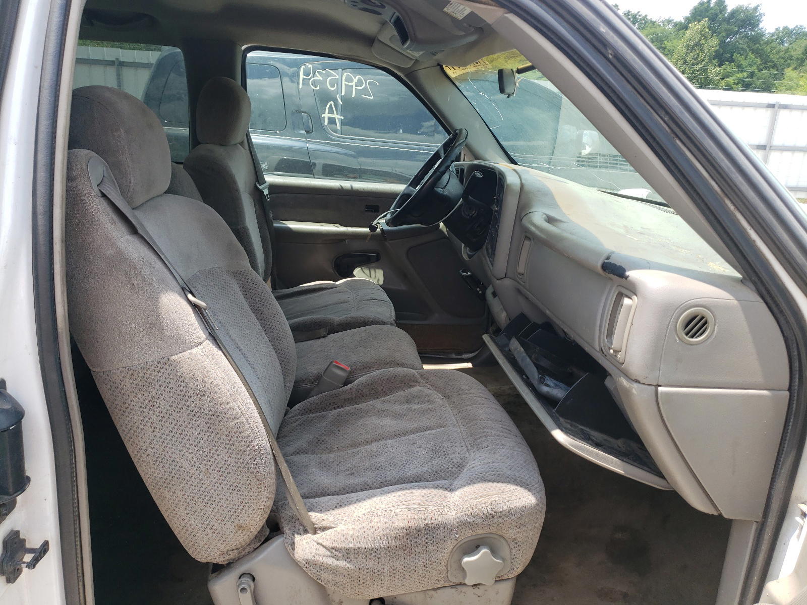 Photo 5 from auction – 1999 CHEVROLET SILVERADO with VIN 2GCEC19T3X1227004