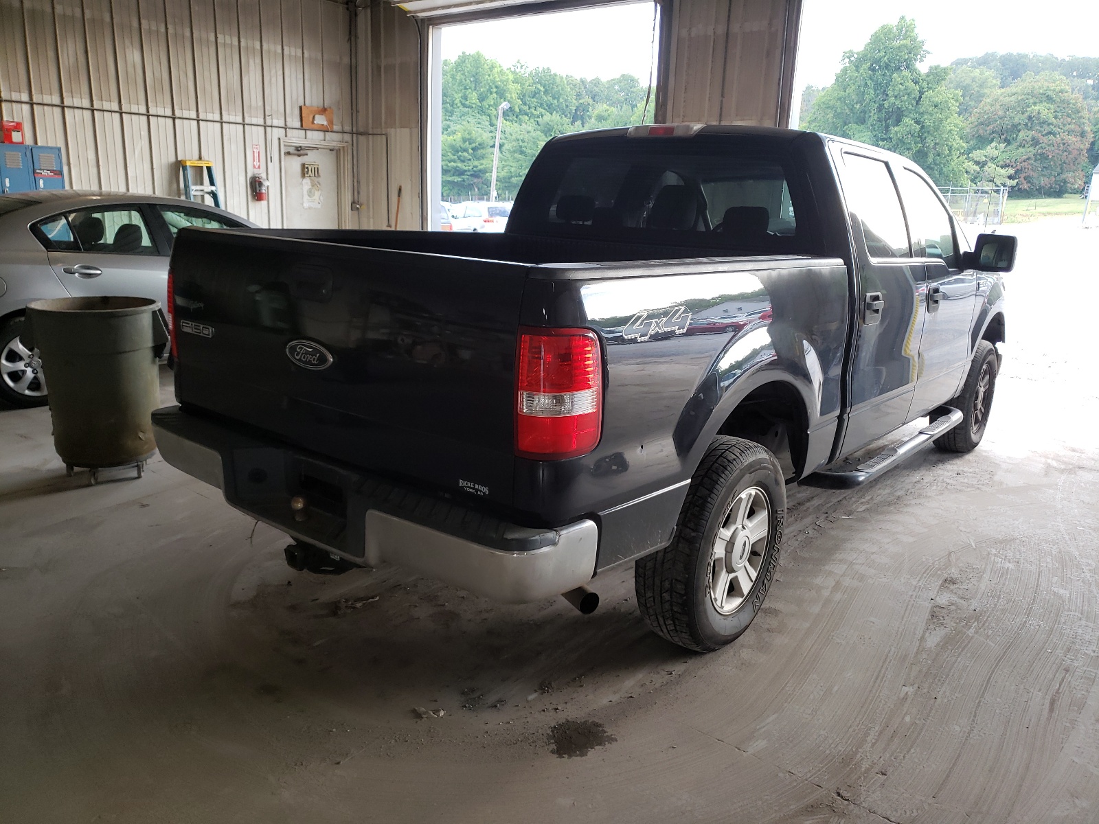 Photo 4 from auction – 2004 FORD F150 SUPER with VIN 1FTPW14554KC63619