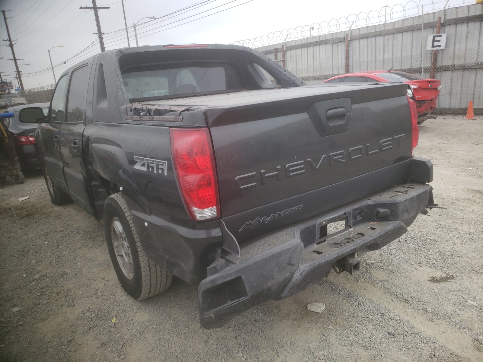 Photo 3 from auction – 2003 CHEVROLET AVALANCHE with VIN 3GNEC13T23G141068