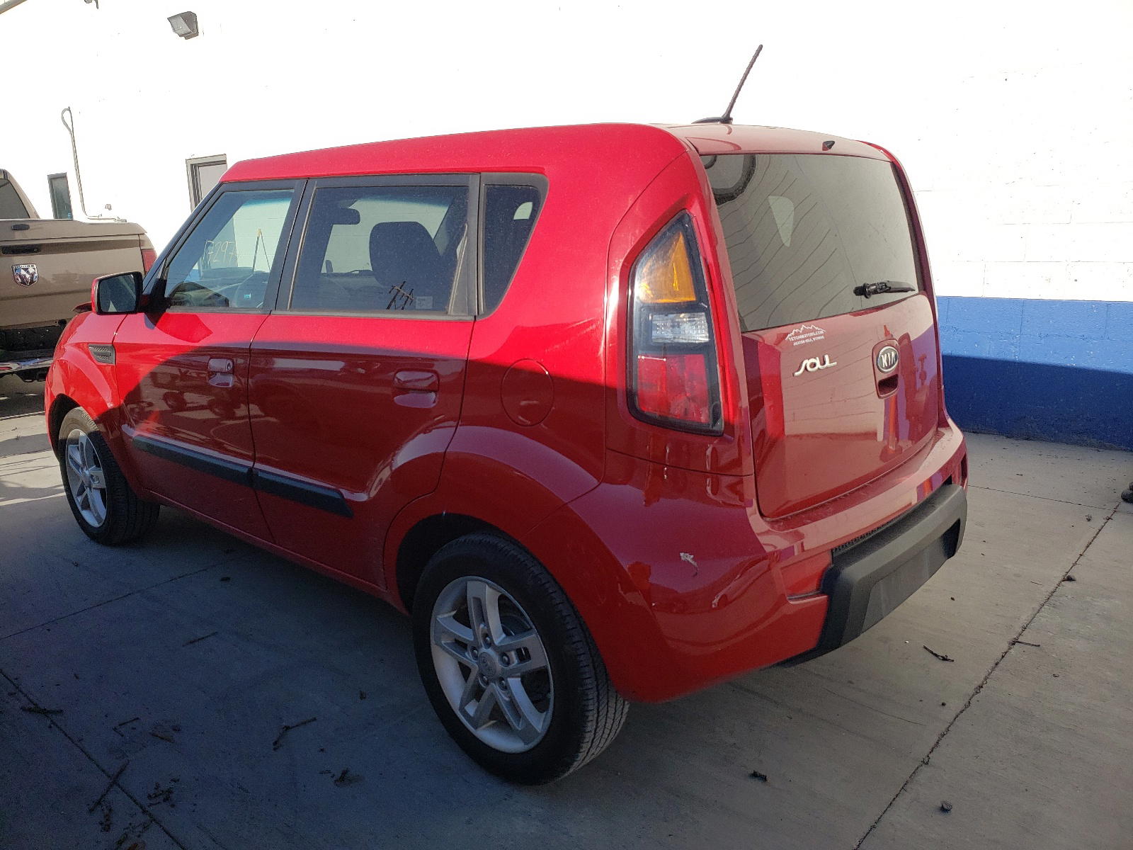 Photo 3 from auction – 2010 KIA SOUL + with VIN KNDJT2A27A7064388