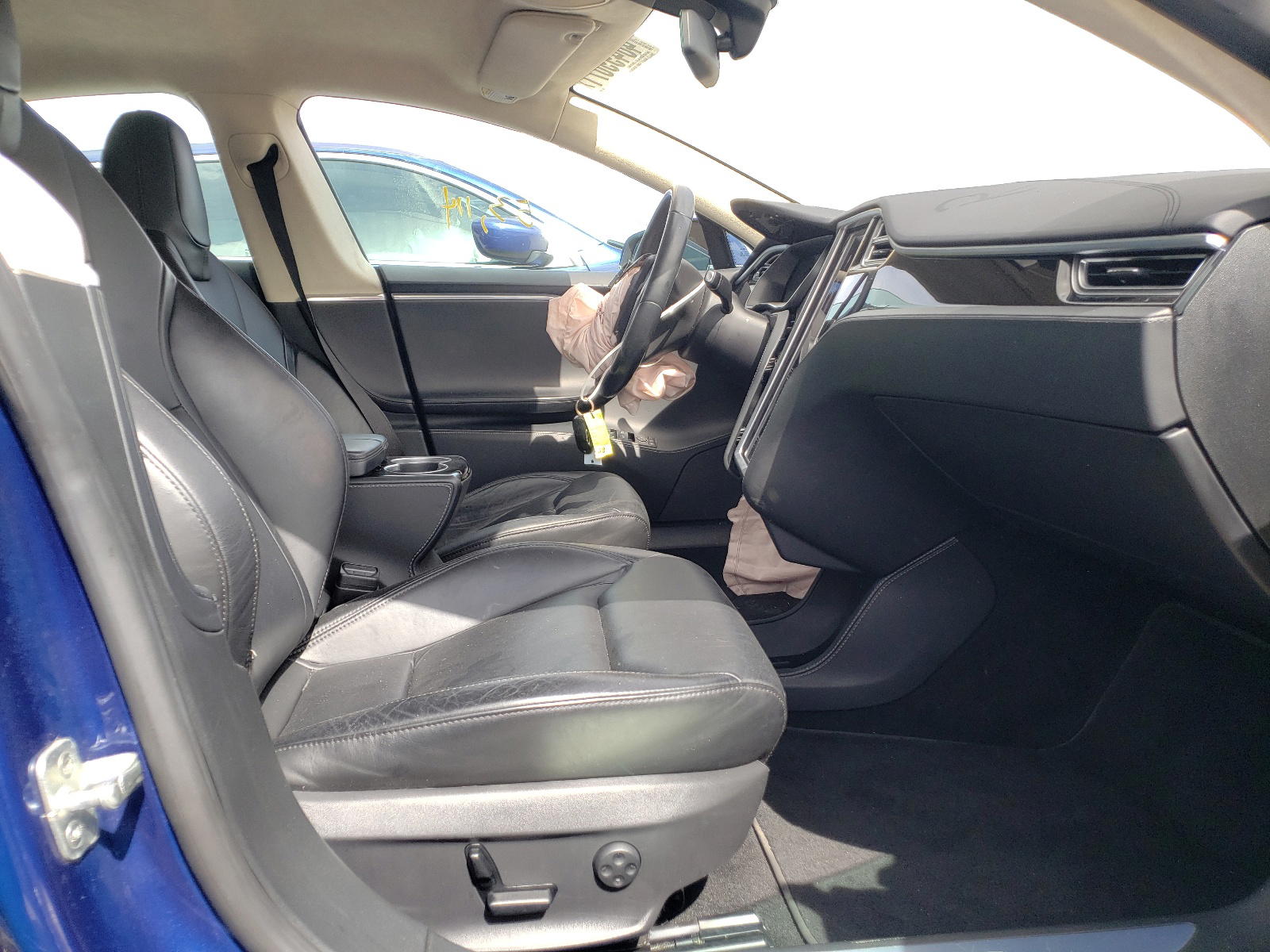 Photo 5 from auction – 2016 TESLA MODEL S with VIN 5YJSA1E13GF124174