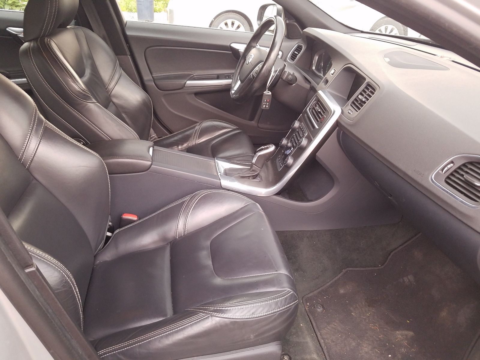 Photo 5 from auction – 2015 VOLVO S60 PLATIN with VIN YV1902TD4F2302335