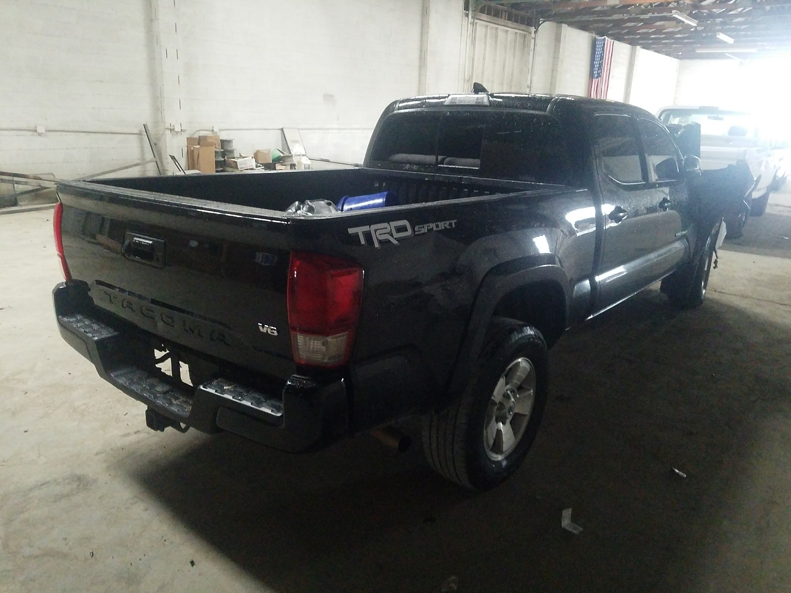 Photo 4 from auction – 2017 TOYOTA TACOMA DOU with VIN 5TFBZ5DN7HX002297