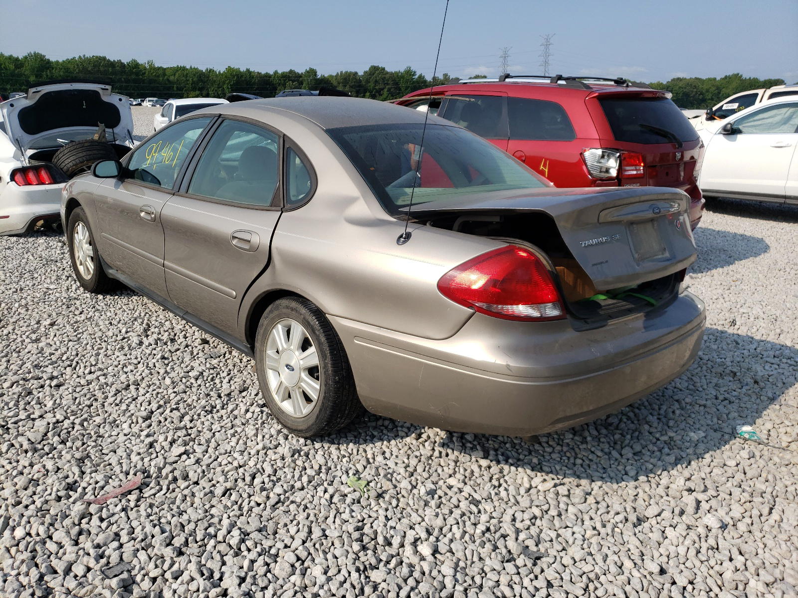 Photo 3 from auction – 2005 FORD TAURUS SE with VIN 1FAFP53U95A159527