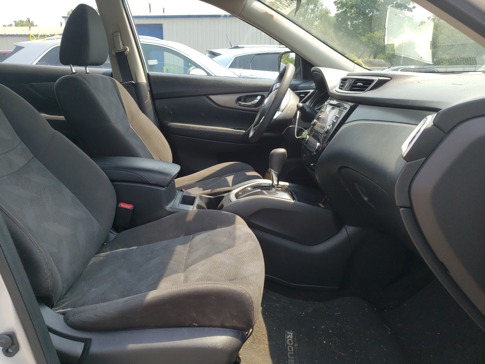 Photo 5 from auction – 2016 NISSAN ROGUE S with VIN KNMAT2MV9GP676297