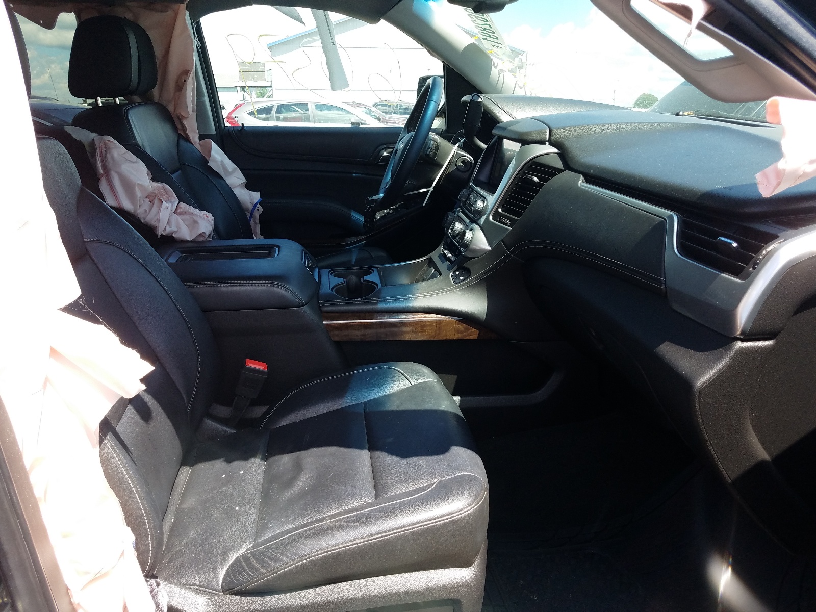 Photo 5 from auction – 2016 CHEVROLET SUBURBAN K with VIN 1GNSKHKC2GR174822
