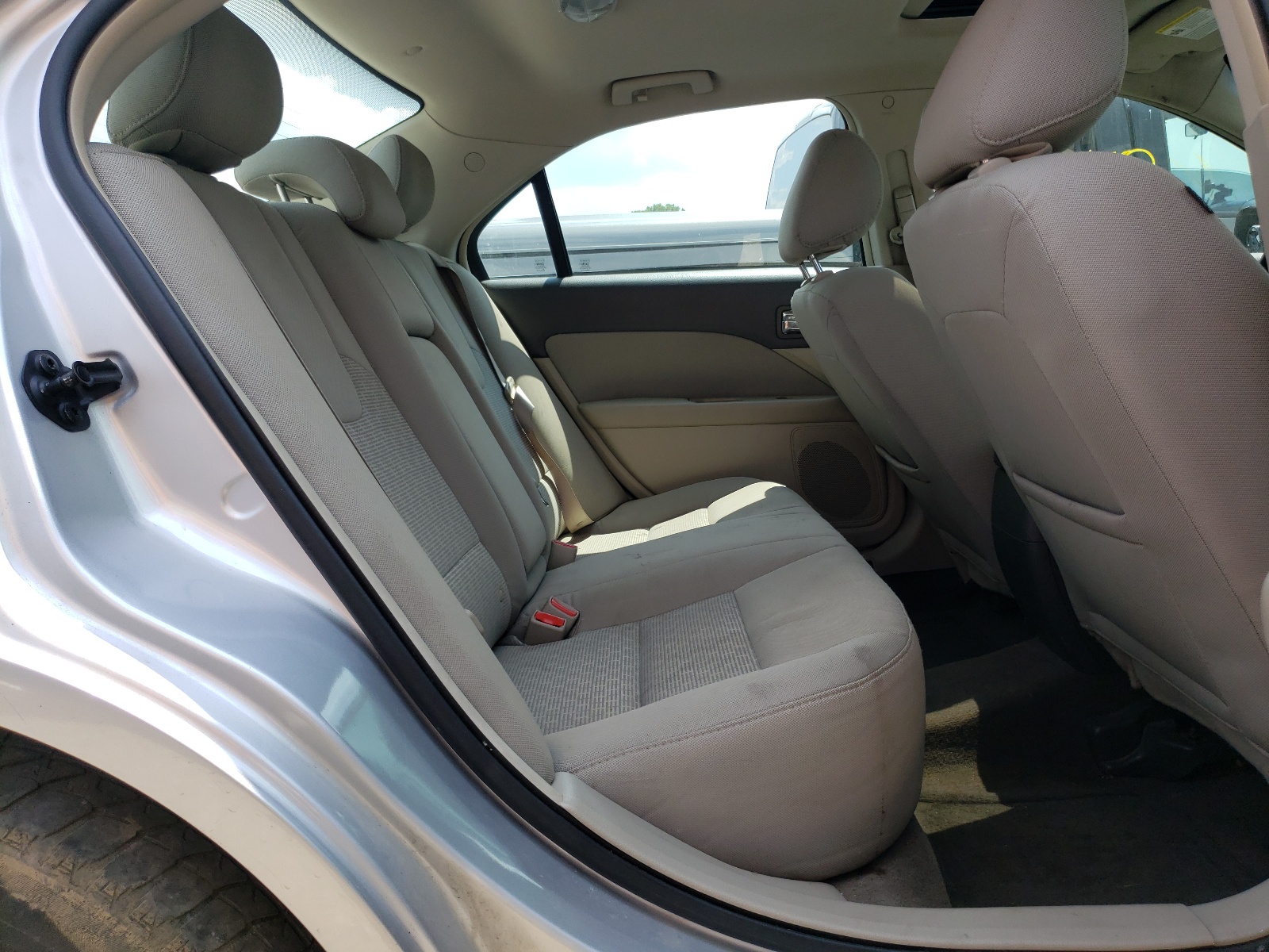 Photo 6 from auction – 2011 FORD FUSION SE with VIN 3FAHP0HA4BR217913