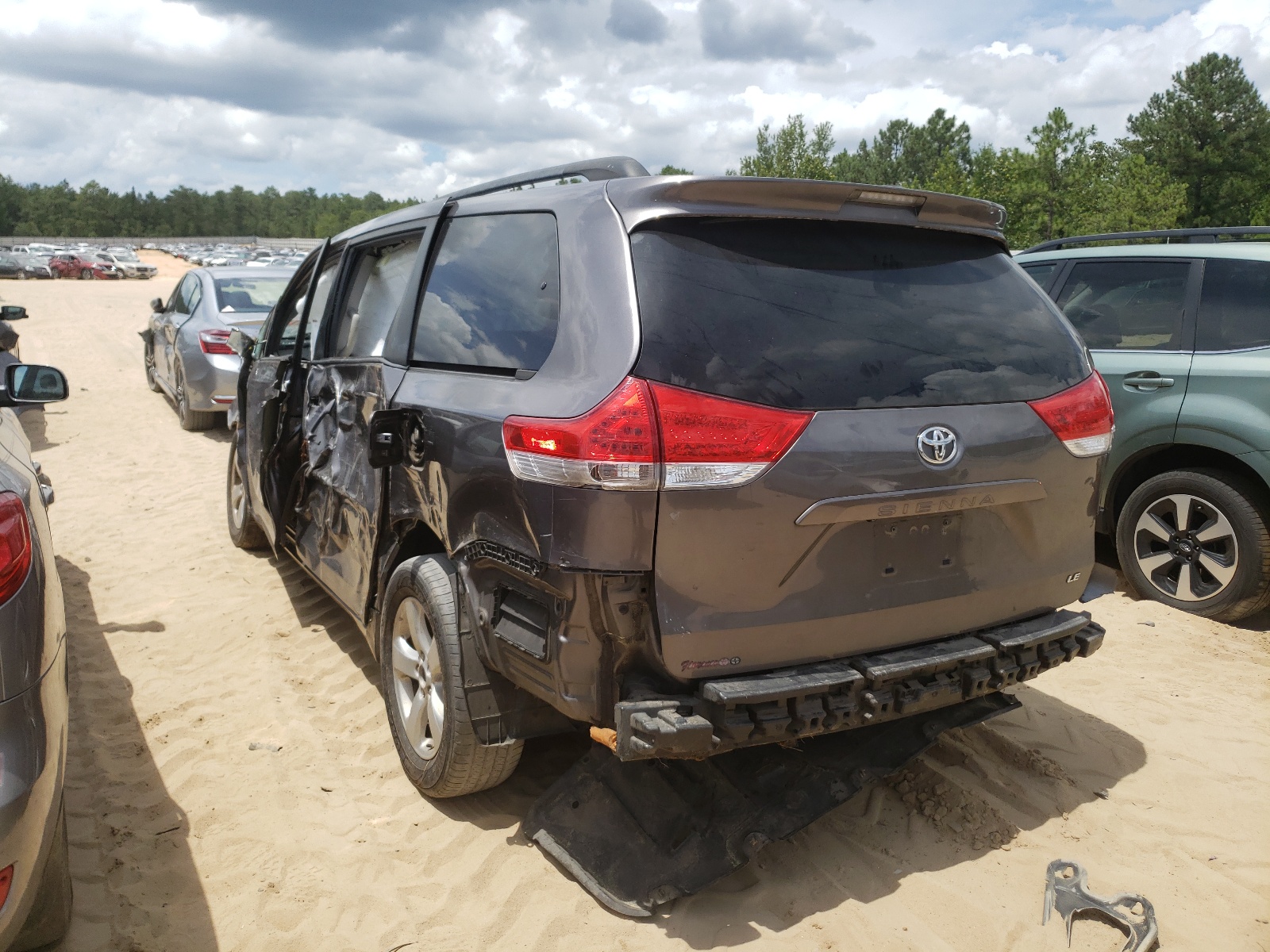 Photo 3 from auction – 2011 TOYOTA SIENNA LE with VIN 5TDKK3DC1BS086847
