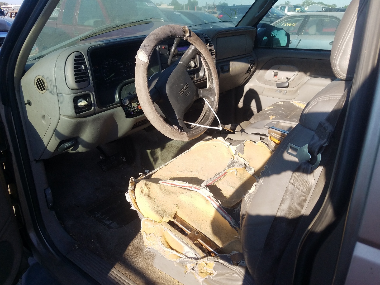 Photo 5 from auction – 1998 GMC YUKON with VIN 1GKEK13R7WJ706499