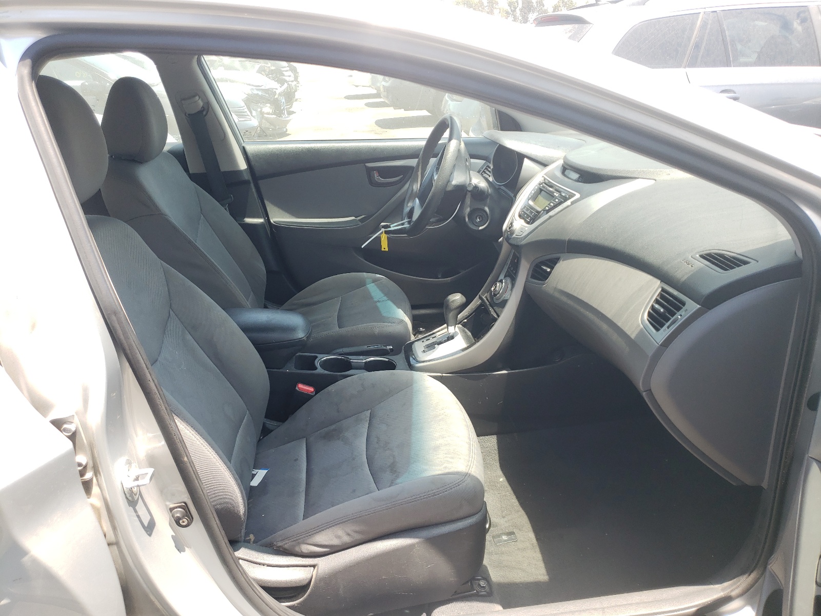 Photo 5 from auction – 2011 HYUNDAI ELANTRA GL with VIN 5NPDH4AE7BH055336