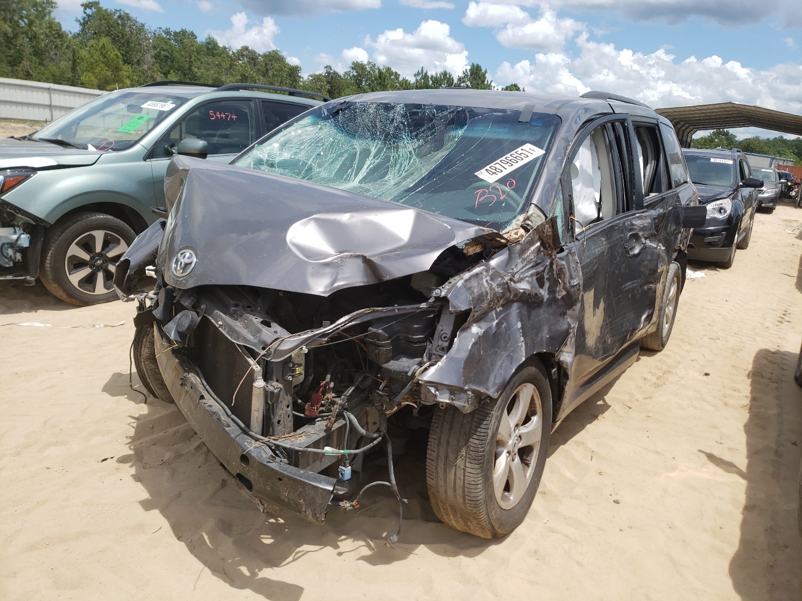 Photo 2 from auction – 2011 TOYOTA SIENNA LE with VIN 5TDKK3DC1BS086847