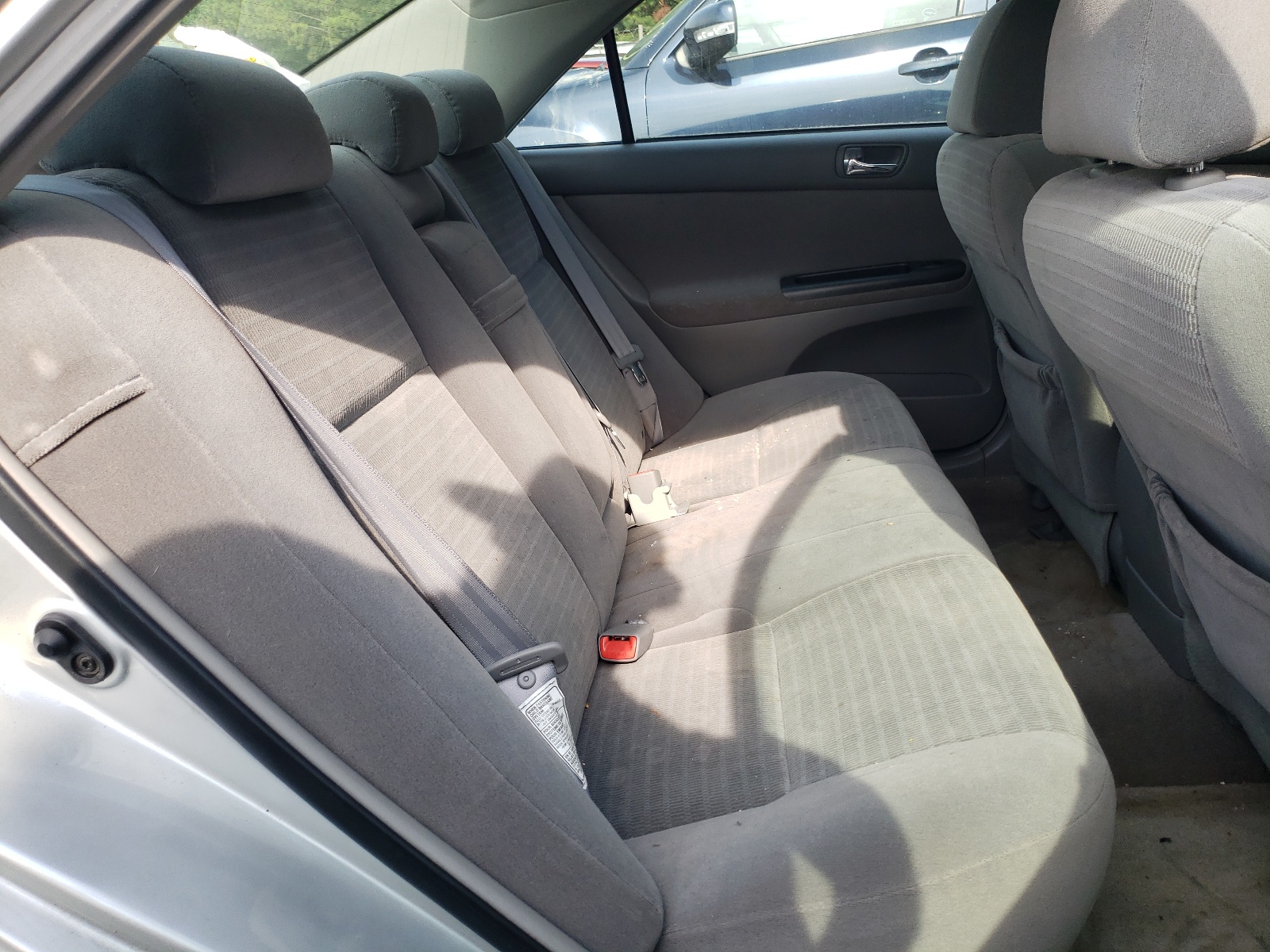 Photo 6 from auction – 2005 TOYOTA CAMRY LE with VIN 4T1BE32K55U058272