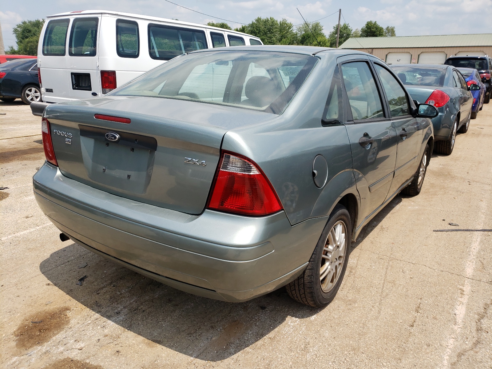 Photo 4 from auction – 2005 FORD FOCUS ZX4 with VIN 1FAFP34N65W149410