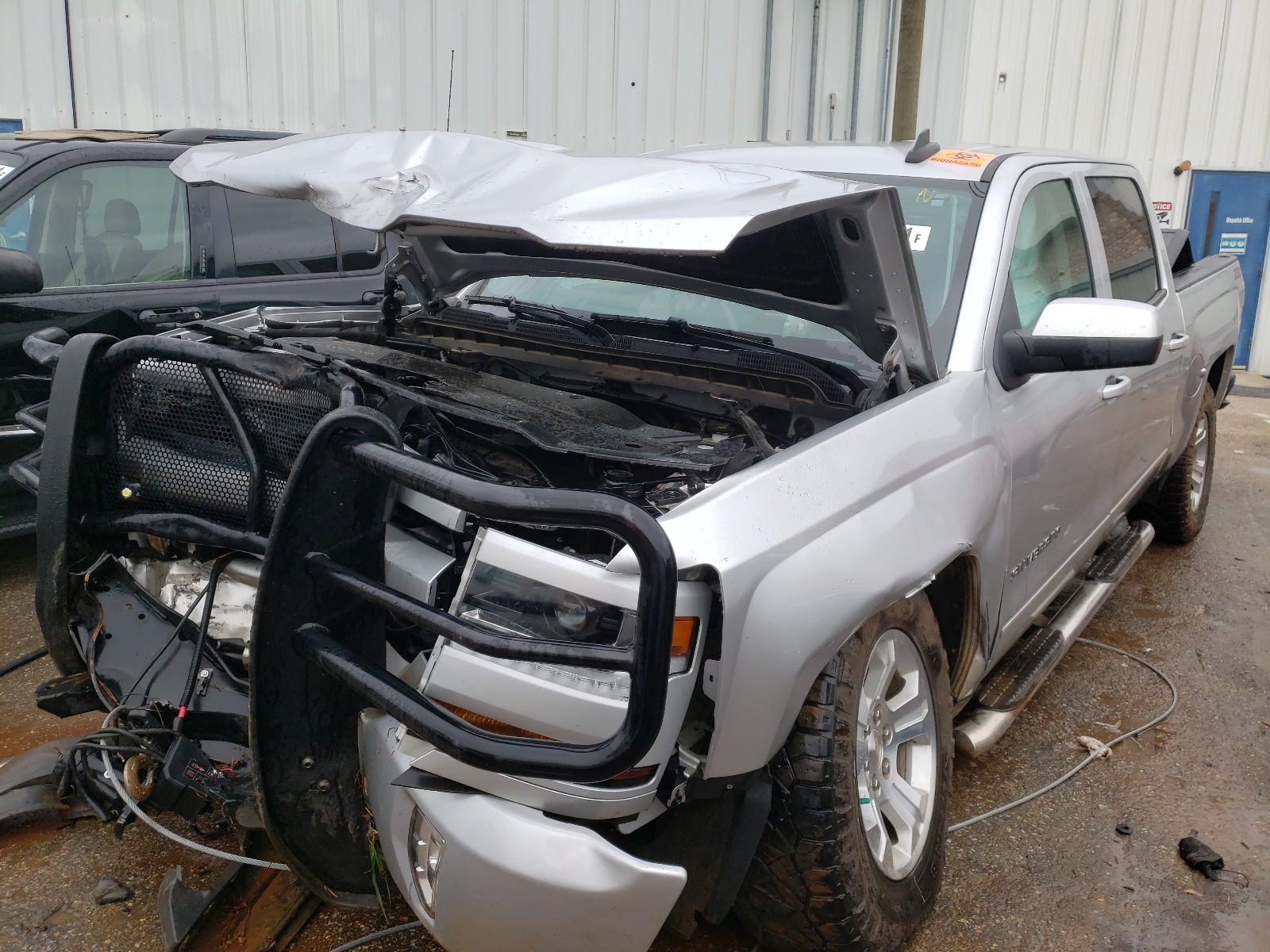 Photo 2 from auction – 2018 CHEVROLET SILVERADO with VIN 3GCUKREC6JG544406