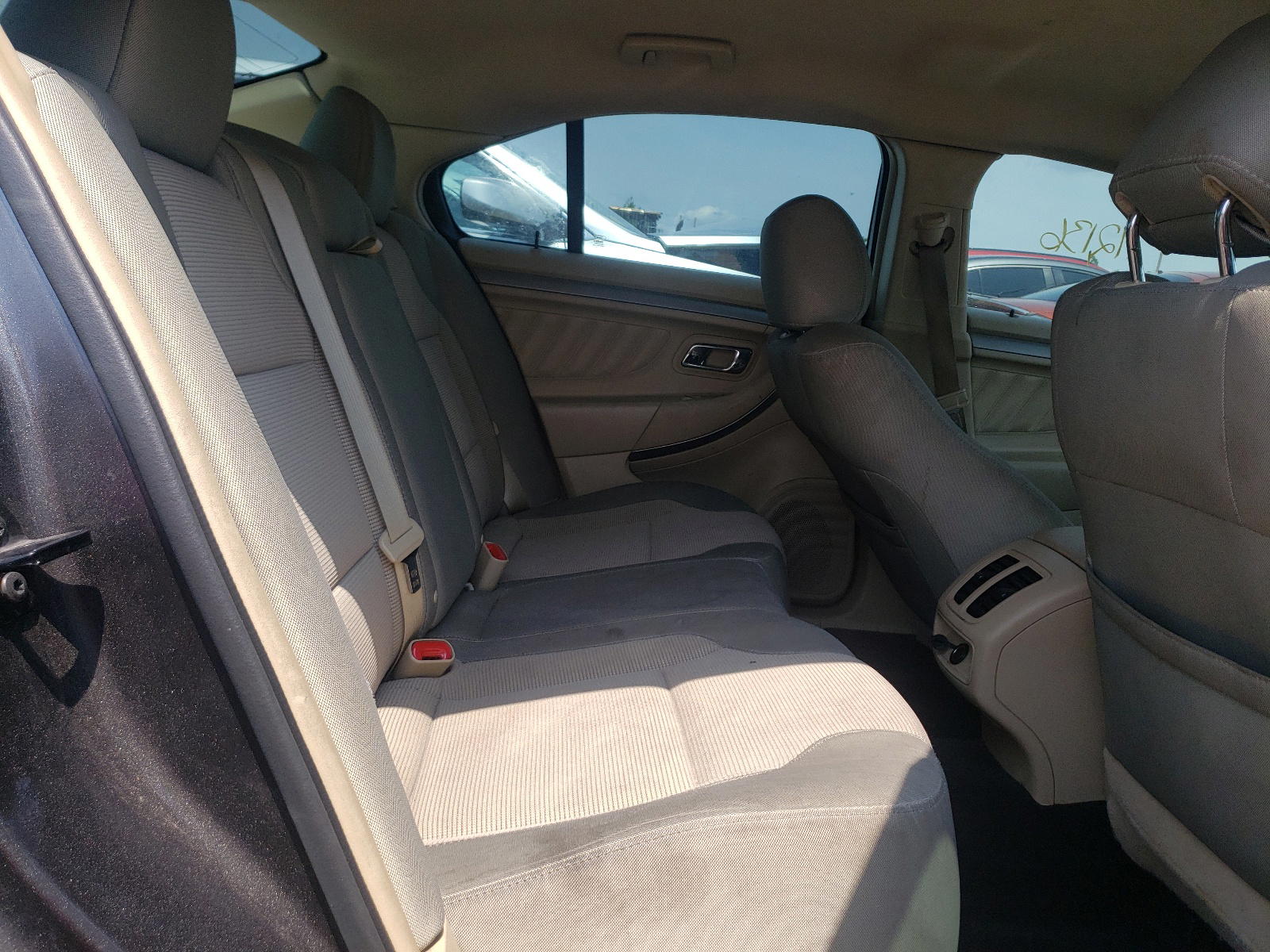 Photo 6 from auction – 2015 FORD TAURUS SEL with VIN 1FAHP2H86FG129175