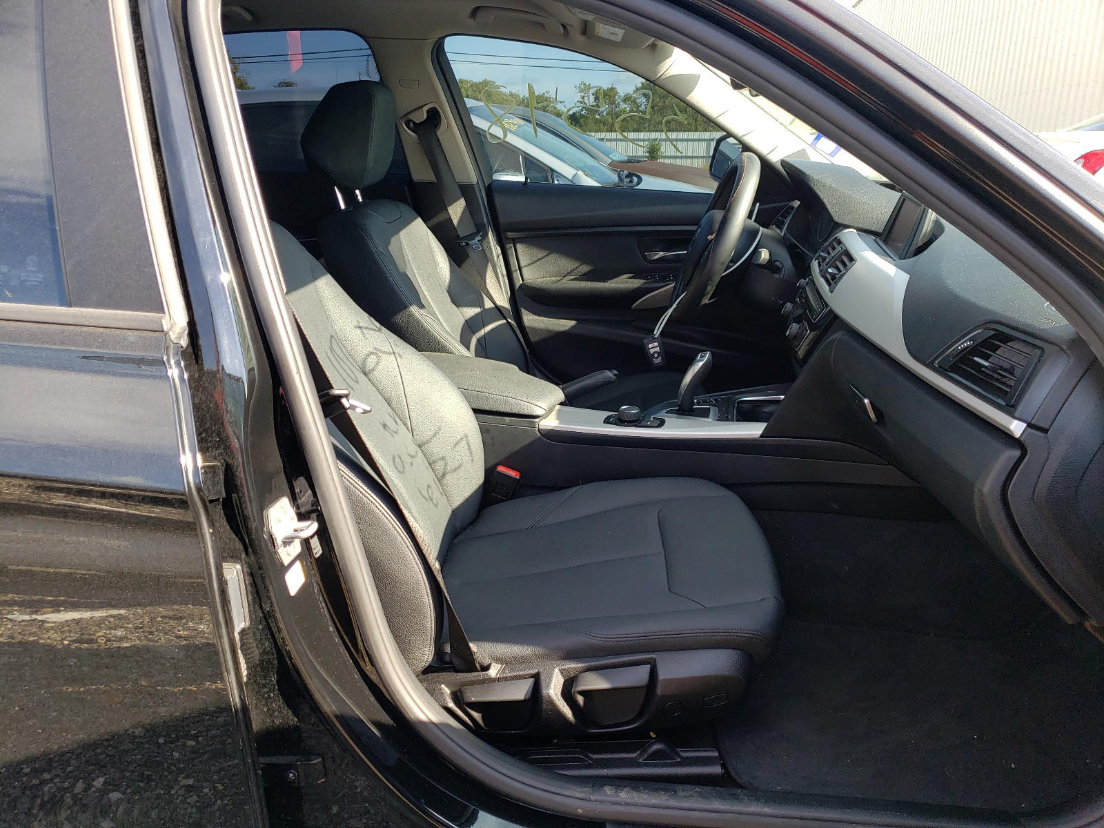 Photo 5 from auction – 2018 BMW 320 I with VIN WBA8E1G56JNU91980
