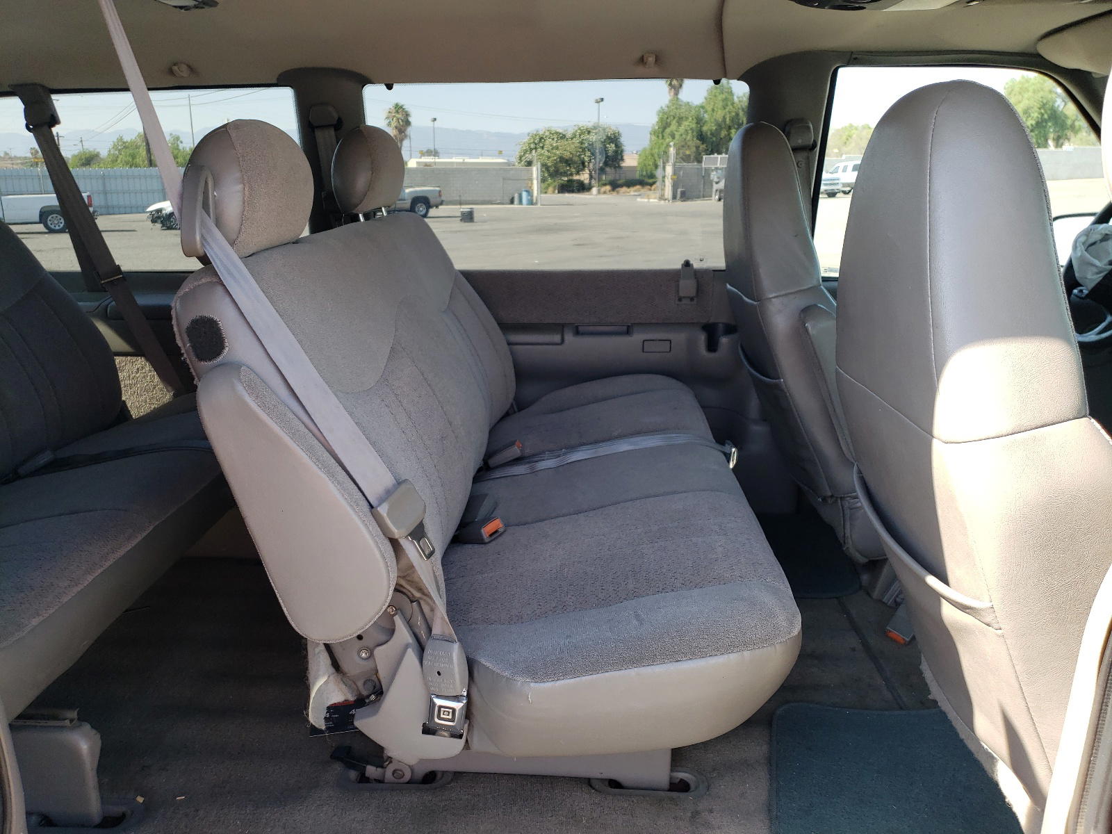 Photo 6 from auction – 2001 CHEVROLET ASTRO with VIN 1GNDM19W81B149191